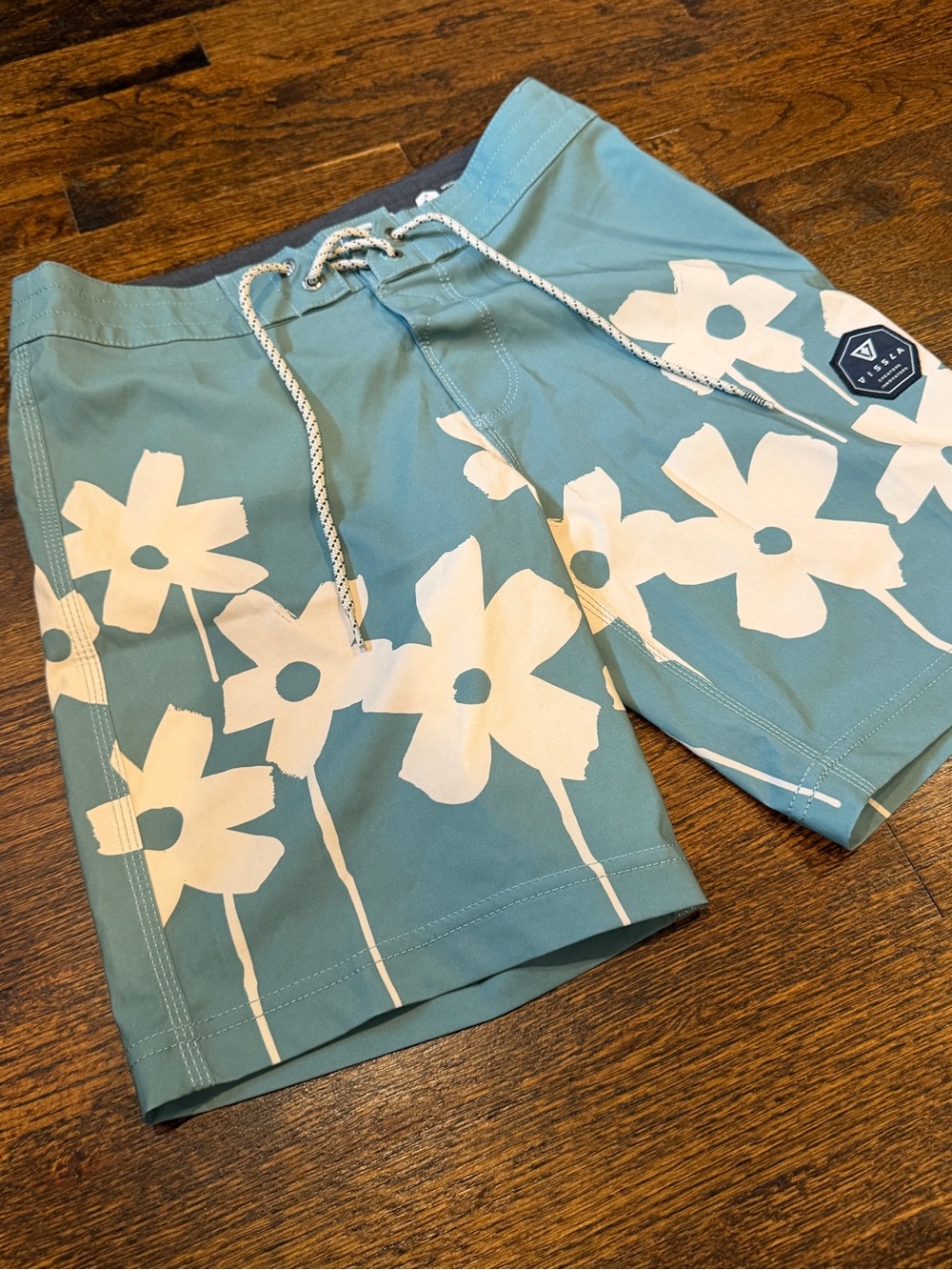Vissla Boys Teal Floral Board Shorts - baiting suit White Flower Print size 26